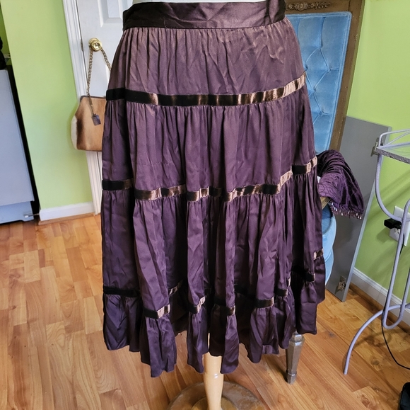 Elegant Diane von Furstenberg Silk Skirt - Picture 4 of 6